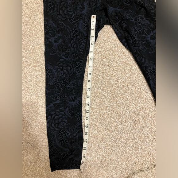 Lululemon Wunder Under Hi-Rise 1/2 Tight *Full-On Luxtreme 17" size 4 - Picture 10 of 10